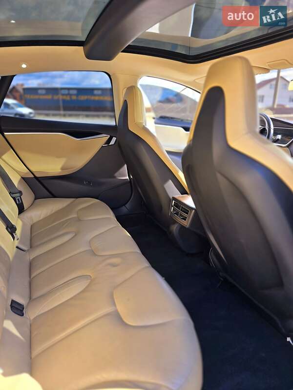 Лифтбек Tesla Model S 2013 в Виннице