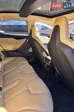 Лифтбек Tesla Model S 2013 в 