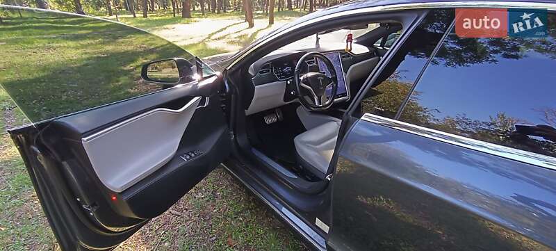 Лифтбек Tesla Model S 2014 в Кривом Роге