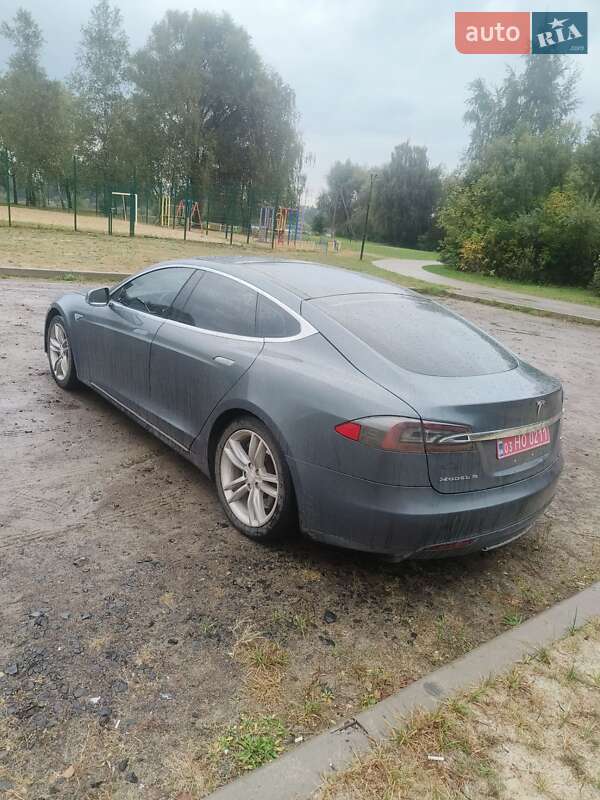 Tesla Model S 2013