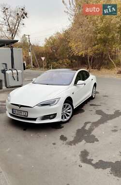 Лифтбек Tesla Model S 2017 в Глевахе