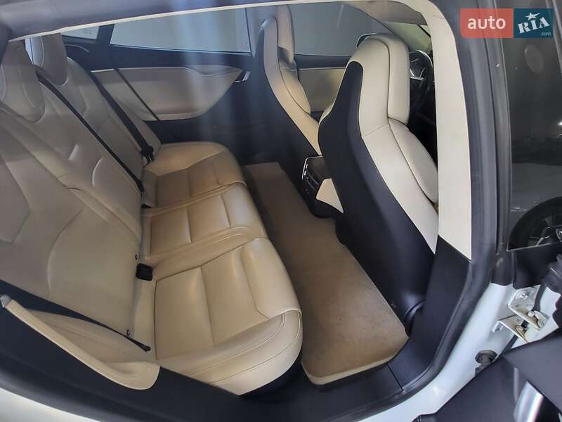Лифтбек Tesla Model S 2017 в Глевахе