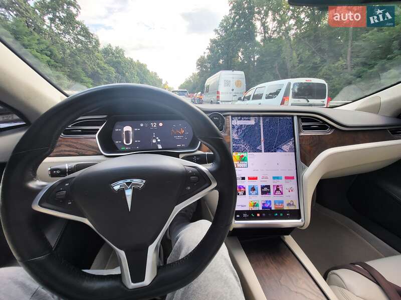 Лифтбек Tesla Model S 2017 в Глевахе