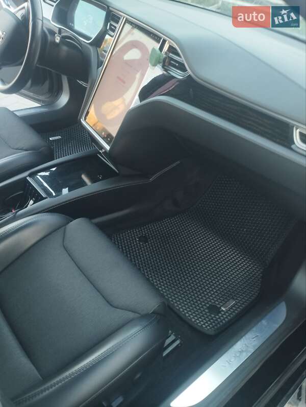 Ліфтбек Tesla Model S 2018 в Львові