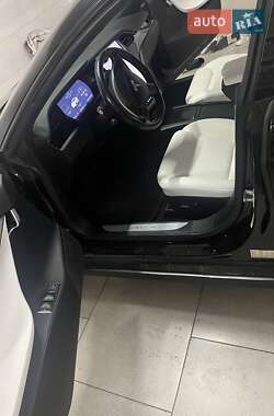 Лифтбек Tesla Model S 2019 в 