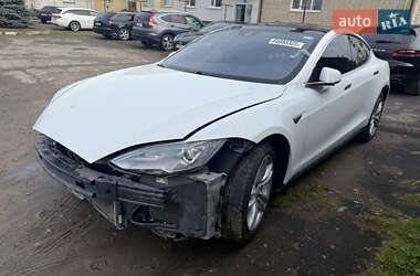 Лифтбек Tesla Model S 2015 в 