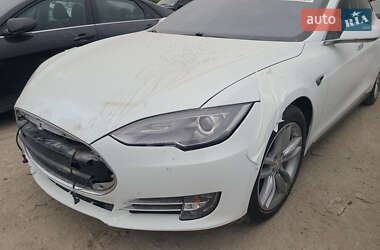 Лифтбек Tesla Model S 2015 в 