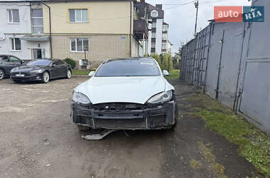 Лифтбек Tesla Model S 2015 в 
