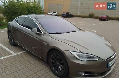 Ліфтбек Tesla Model S 2015 в Києві