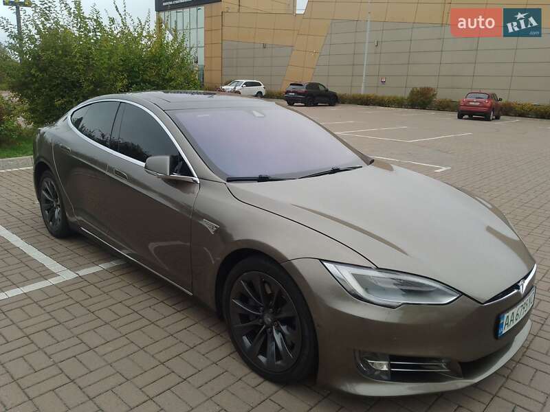 Лифтбек Tesla Model S 2015 в Киеве