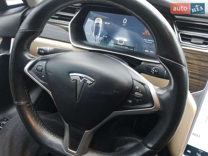 Лифтбек Tesla Model S 2015 в Киеве