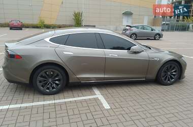 Ліфтбек Tesla Model S 2015 в Києві