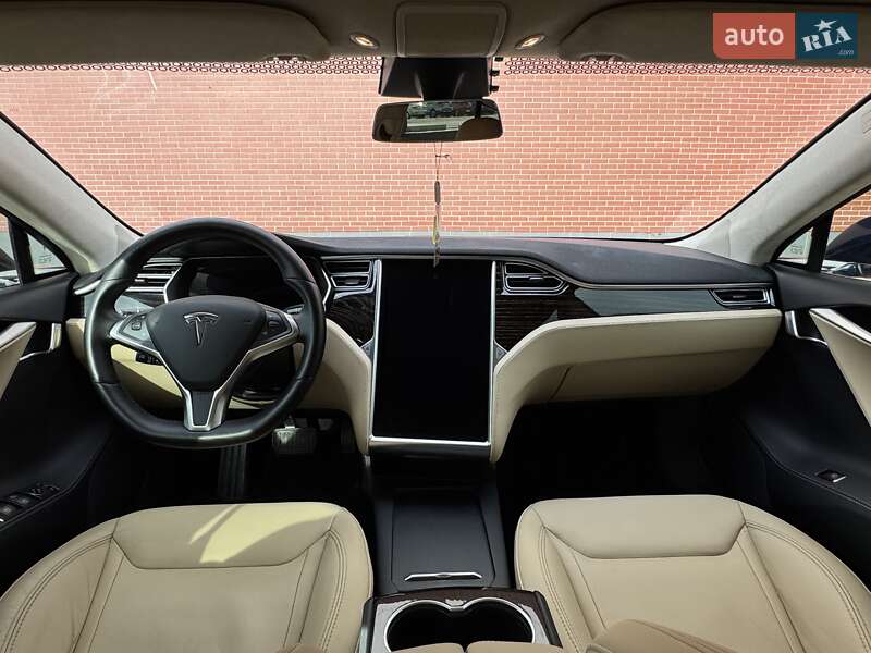 Лифтбек Tesla Model S 2016 в Одессе
