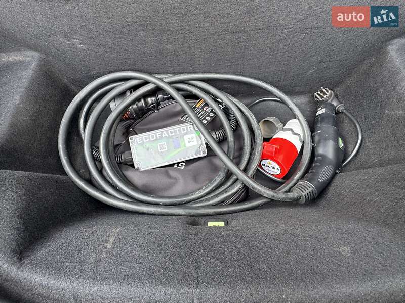 Лифтбек Tesla Model S 2016 в Одессе