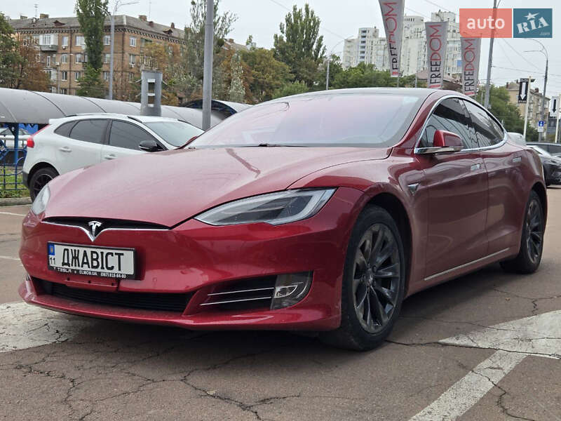Ліфтбек Tesla Model S 2019 в Києві