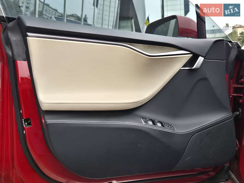 Ліфтбек Tesla Model S 2019 в Києві