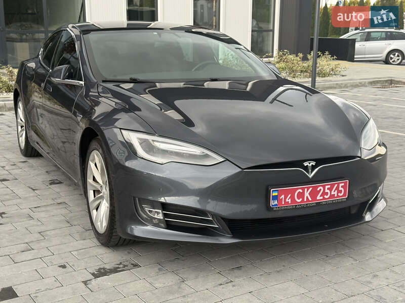 Ліфтбек Tesla Model S 2017 в Львові