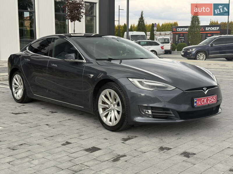 Ліфтбек Tesla Model S 2017 в Львові