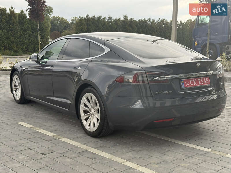 Ліфтбек Tesla Model S 2017 в Львові