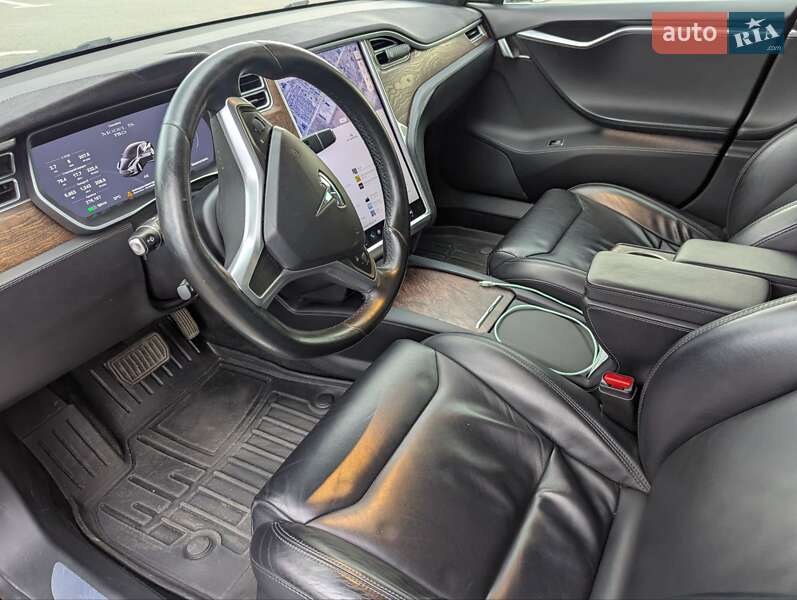 Лифтбек Tesla Model S 2017 в Ровно