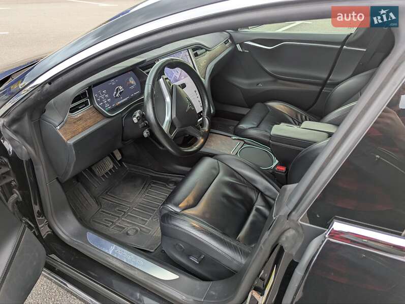 Лифтбек Tesla Model S 2017 в Ровно