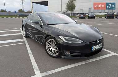 Лифтбек Tesla Model S 2017 в Ровно