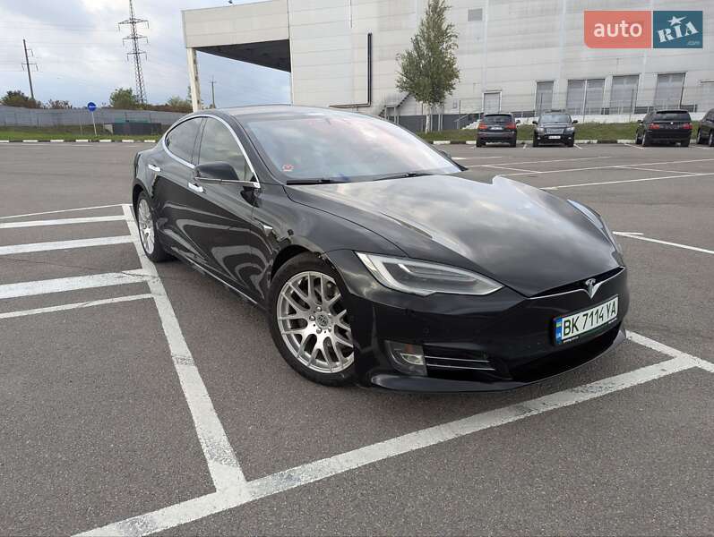 Лифтбек Tesla Model S 2017 в Ровно