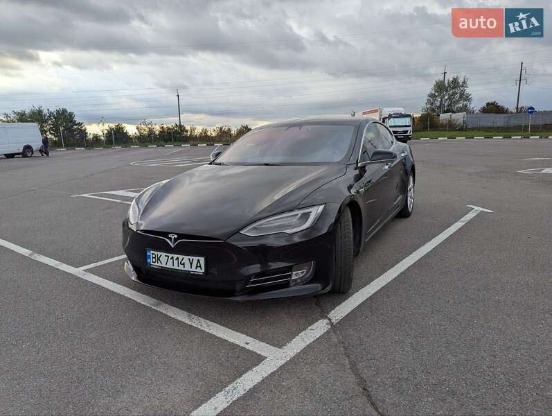 Лифтбек Tesla Model S 2017 в Ровно