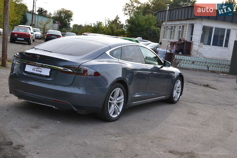 Лифтбек Tesla Model S 2015 в Луцке