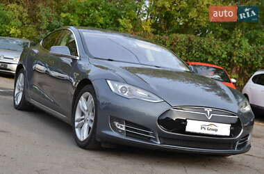 Ліфтбек Tesla Model S 2015 в 