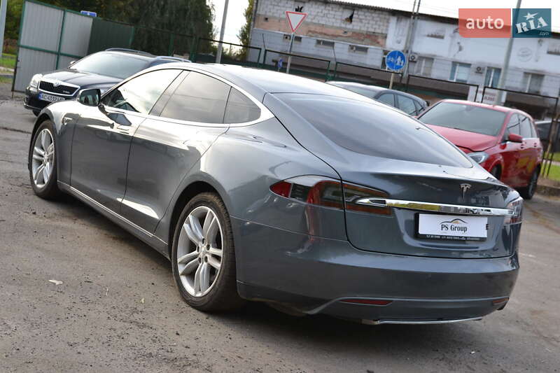 Лифтбек Tesla Model S 2015 в Луцке