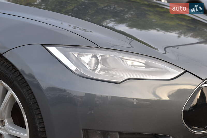 Лифтбек Tesla Model S 2015 в Луцке
