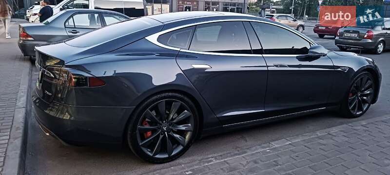 Лифтбек Tesla Model S 2014 в Кривом Роге