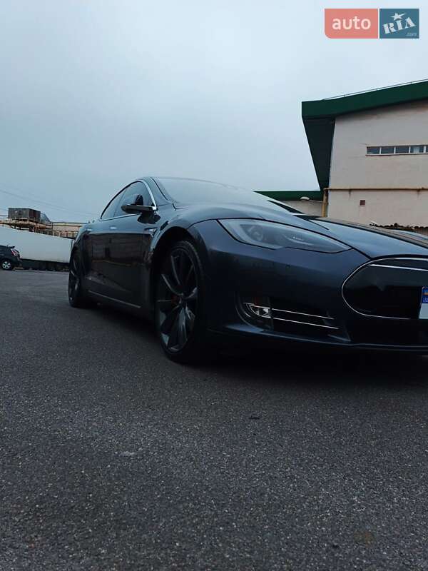 Лифтбек Tesla Model S 2014 в Кривом Роге