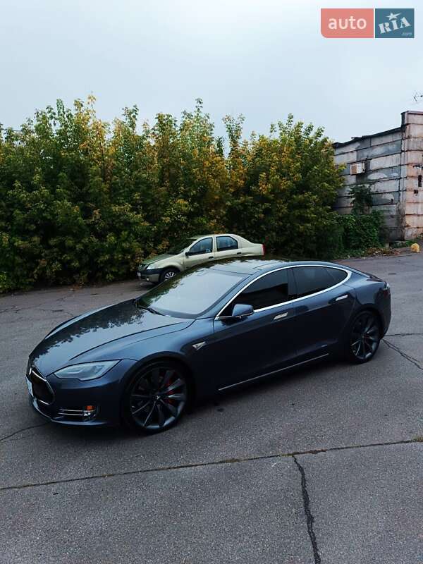 Лифтбек Tesla Model S 2014 в Кривом Роге