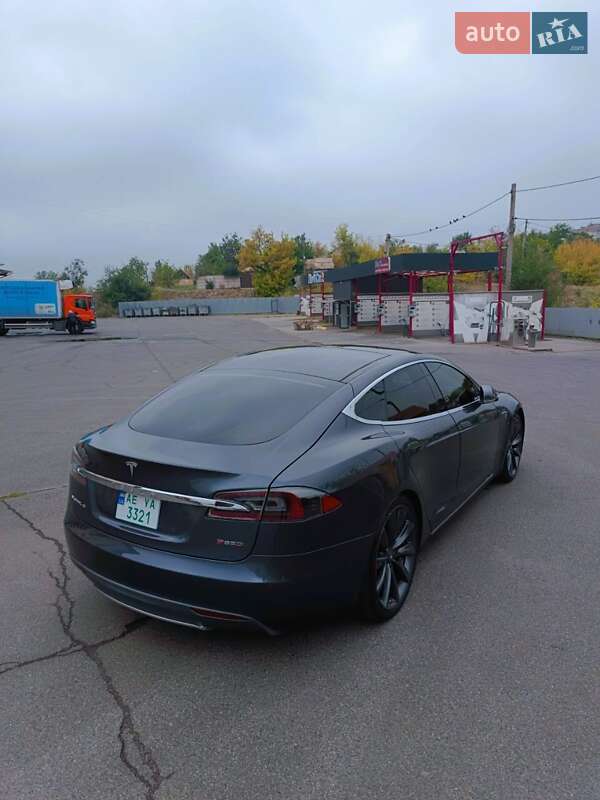 Лифтбек Tesla Model S 2014 в Кривом Роге