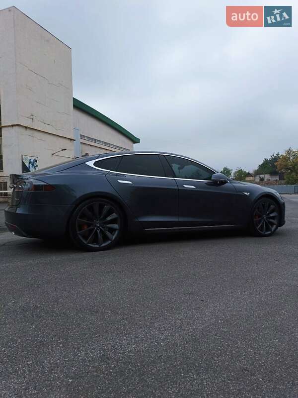 Лифтбек Tesla Model S 2014 в Кривом Роге