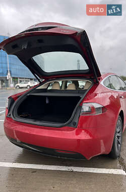 Лифтбек Tesla Model S 2017 в 
