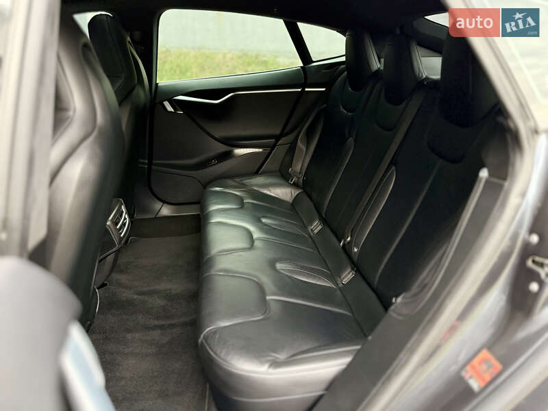 Лифтбек Tesla Model S 2016 в Харькове