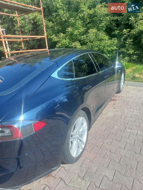 Ліфтбек Tesla Model S 2014 в 