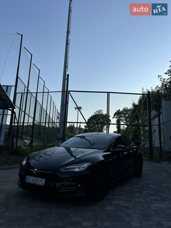 Tesla Model S 2016