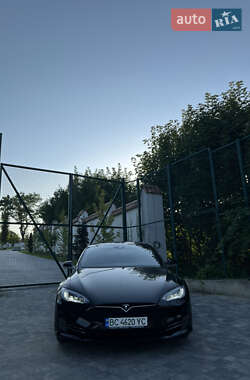 Лифтбек Tesla Model S 2016 в Львове