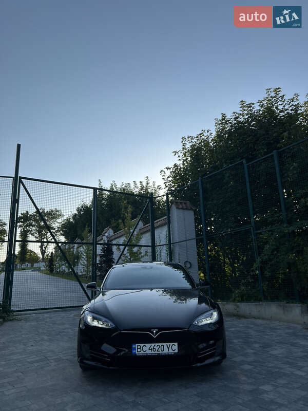 Лифтбек Tesla Model S 2016 в Львове