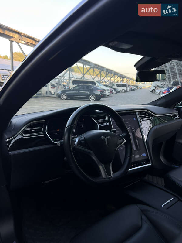 Лифтбек Tesla Model S 2016 в Львове