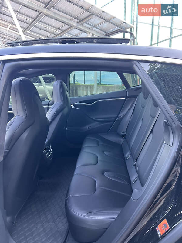 Лифтбек Tesla Model S 2016 в Львове