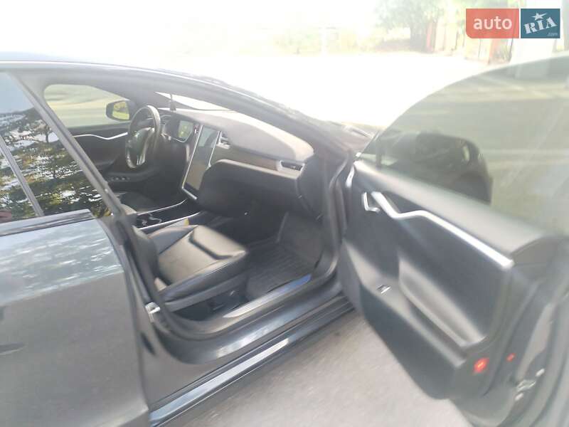 Ліфтбек Tesla Model S 2016 в Олександрії
