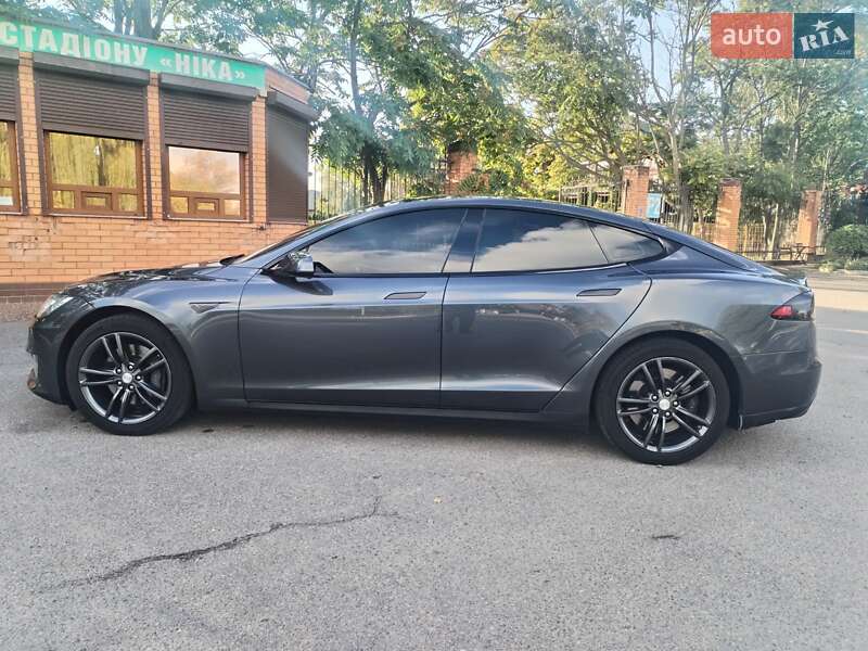 Ліфтбек Tesla Model S 2016 в Олександрії