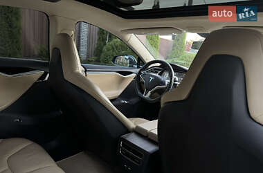 Лифтбек Tesla Model S 2012 в 