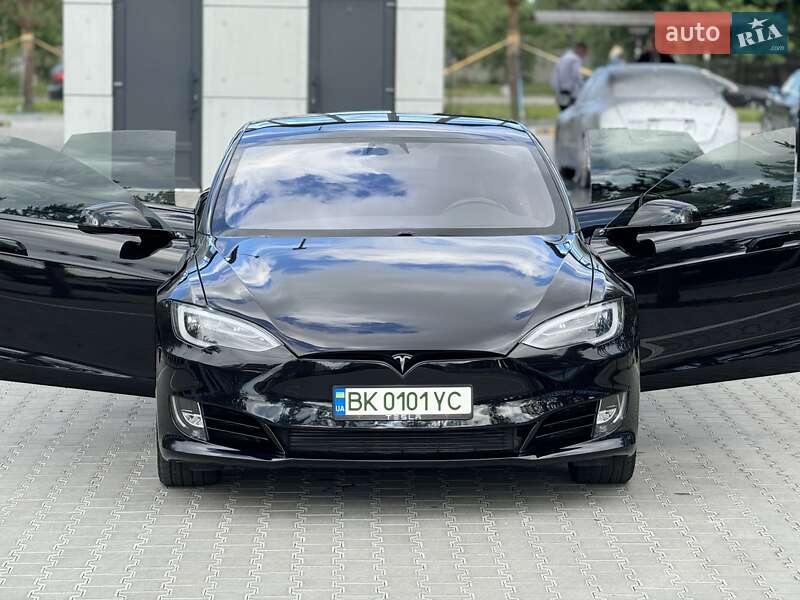 Ліфтбек Tesla Model S 2018 в Рівному