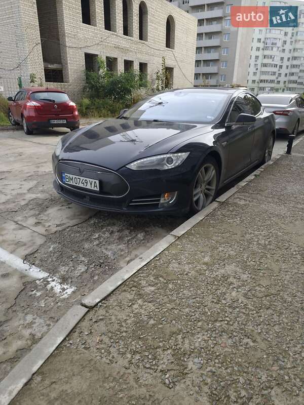Tesla Model S 2014